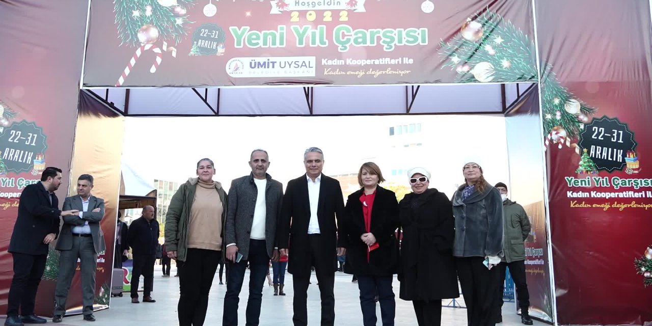MURATPAŞA'DA YILBAŞI ÇARŞISI AÇILDI