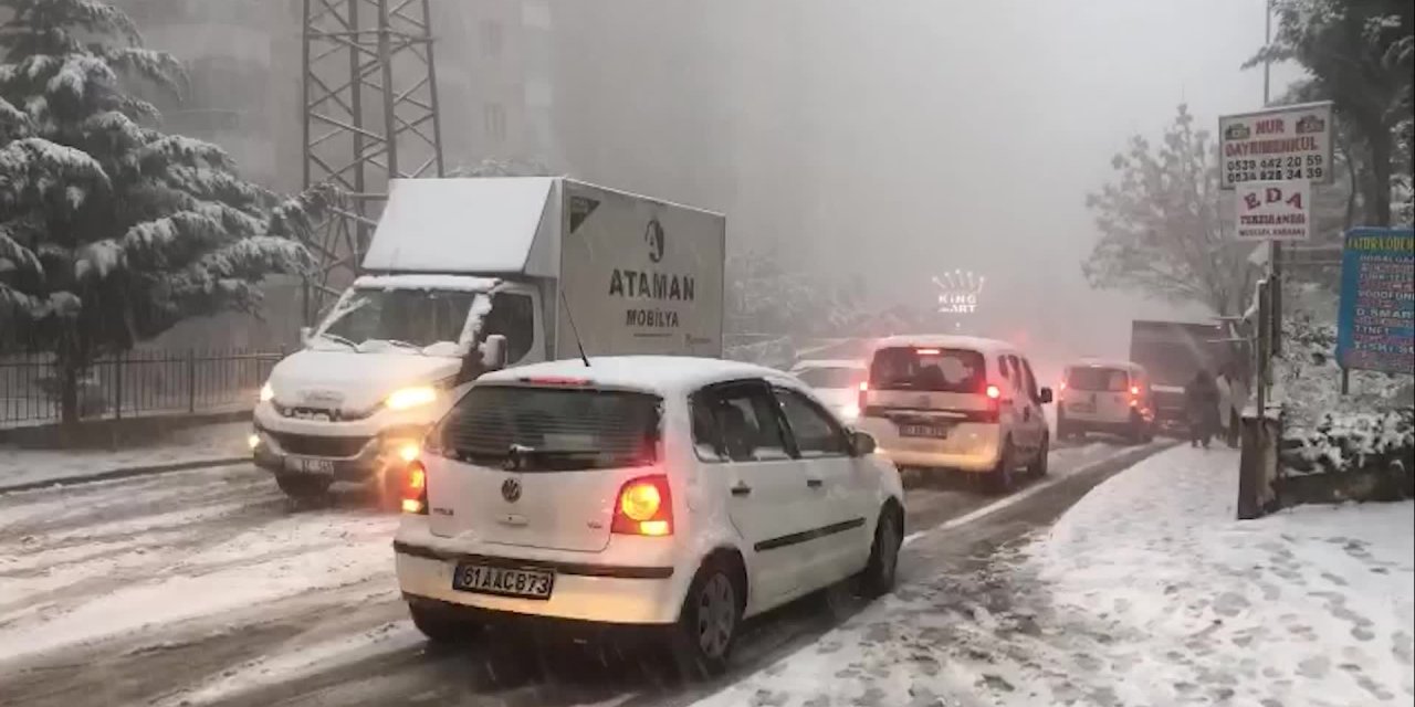 TRABZON'DA KAR YAĞIŞI ETKİLİ OLDU