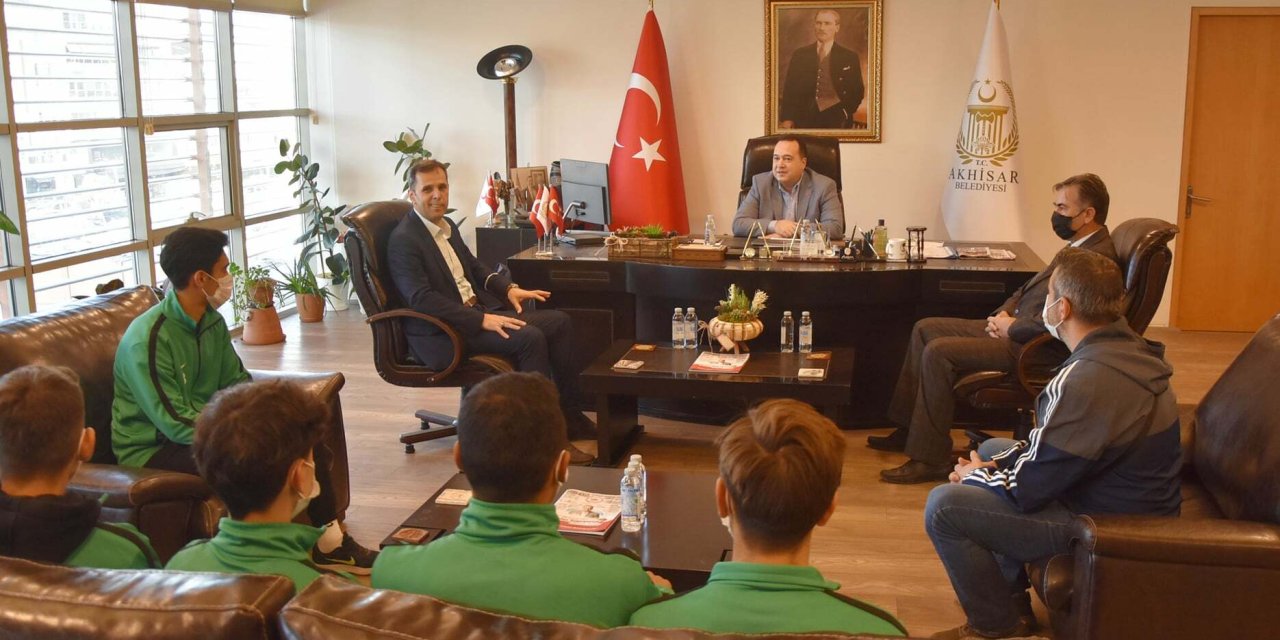 İL BİRİNCİLERİ, AKHİSAR BELEDİYE BAŞKANI DUTLULU’NUN KONUĞU OLDU