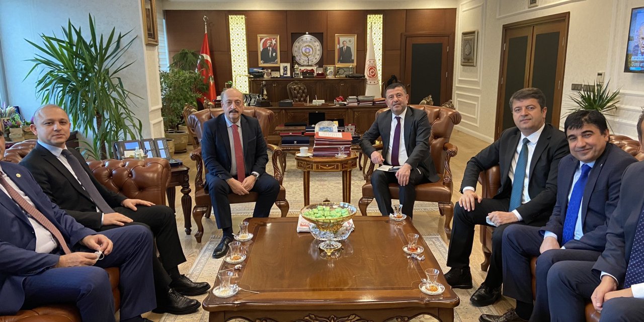 CHP HEYETİ ÇALIŞMA VE SOSYAL GÜVENLİK BAKANI BİLGİN’LE GÖRÜŞTÜ