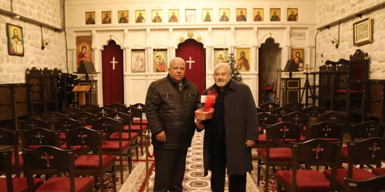 HATAY BÜYÜKŞEHİR'DEN KENTTEKİ HRİSTİYAN TOPLUMA NOEL KUTLAMASI