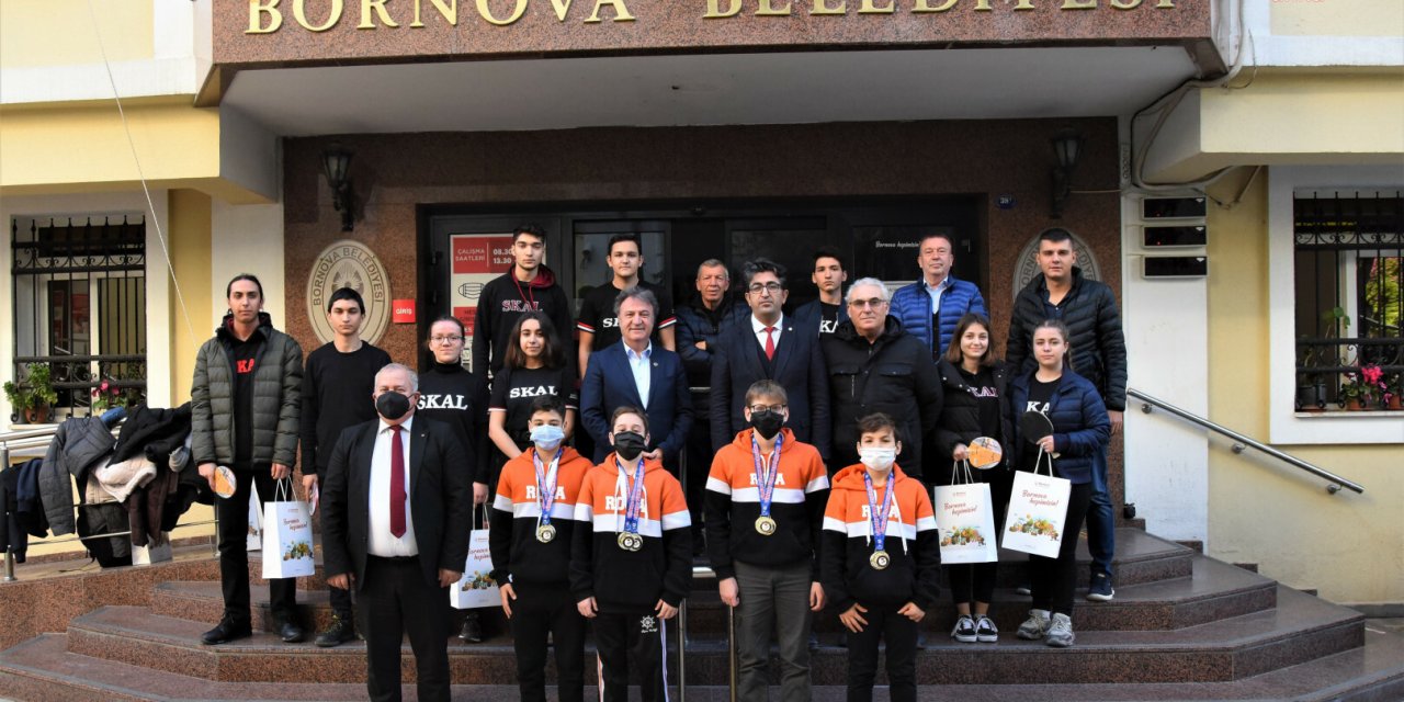 GENÇ SPORCULARDAN BORNOVA BELEDİYE BAŞKANI İDUĞ’A  ZİYARET