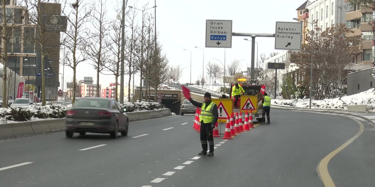 ANKARA BÜYÜKŞEHİR'DEN BUZ SARKITLARIYLA MÜCADELE MESAİSİ