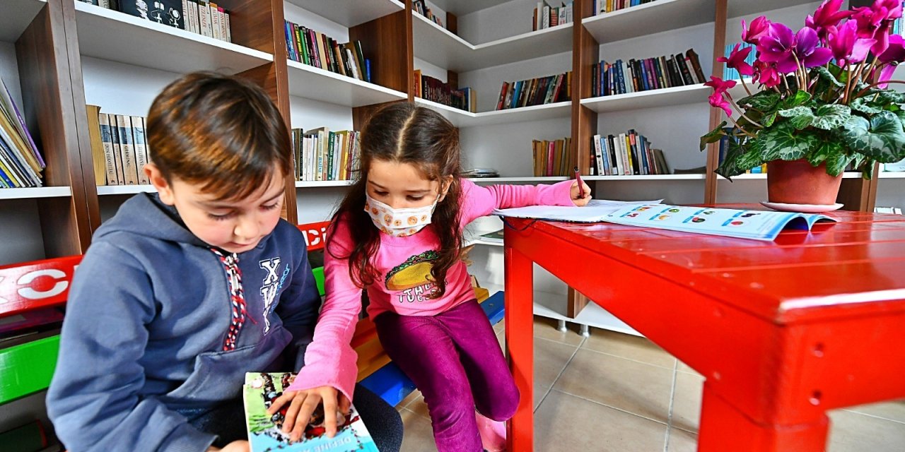 İZMİR'DE MUHTARLIKLAR MİNİ KÜTÜPHANEYE DÖNÜŞTÜRÜLDÜ