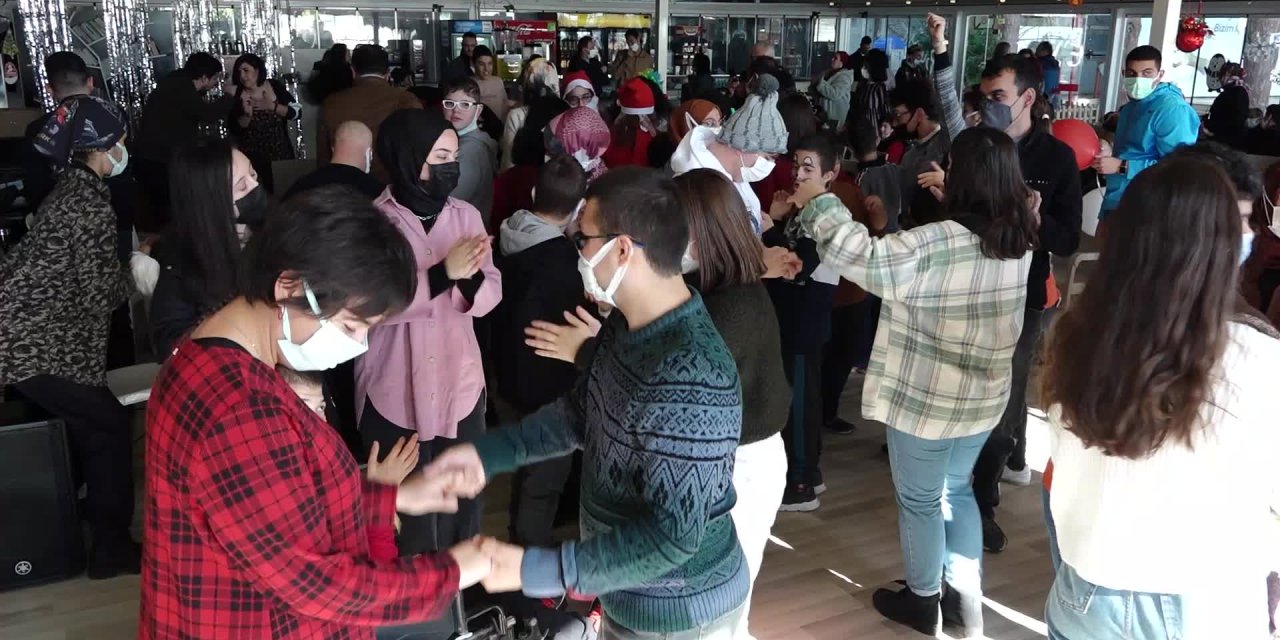 MURATPAŞA BELEDİYESİ ENGELSİZ KAFE’DE YENİ YIL HEYECANI