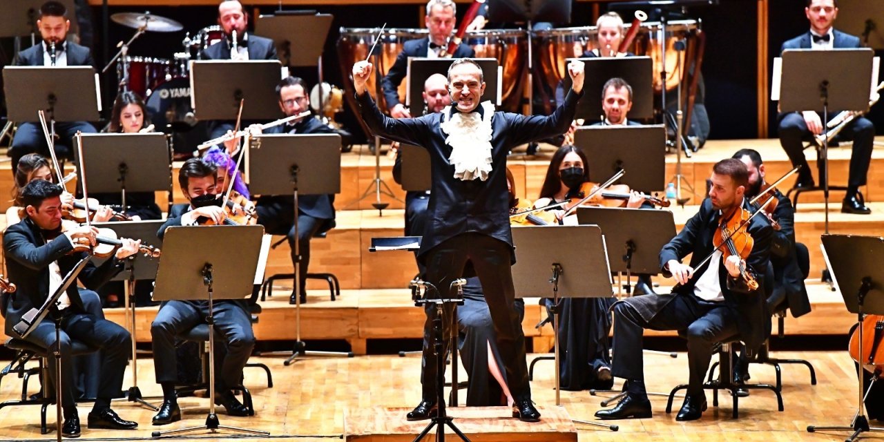 İZMİR MİZAH FESTİVALİ’NDE KAHKAHA DOLU FİNAL