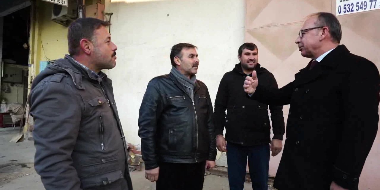 TURGUTLU BELEDİYESİ, GIDA ÇARŞISI’NIN 30 YILLIK YOL SORUNUNU ÇÖZÜYOR