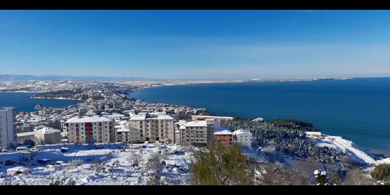KARADENİZ’İN MAVİSİ KARLA BİRLEŞTİ