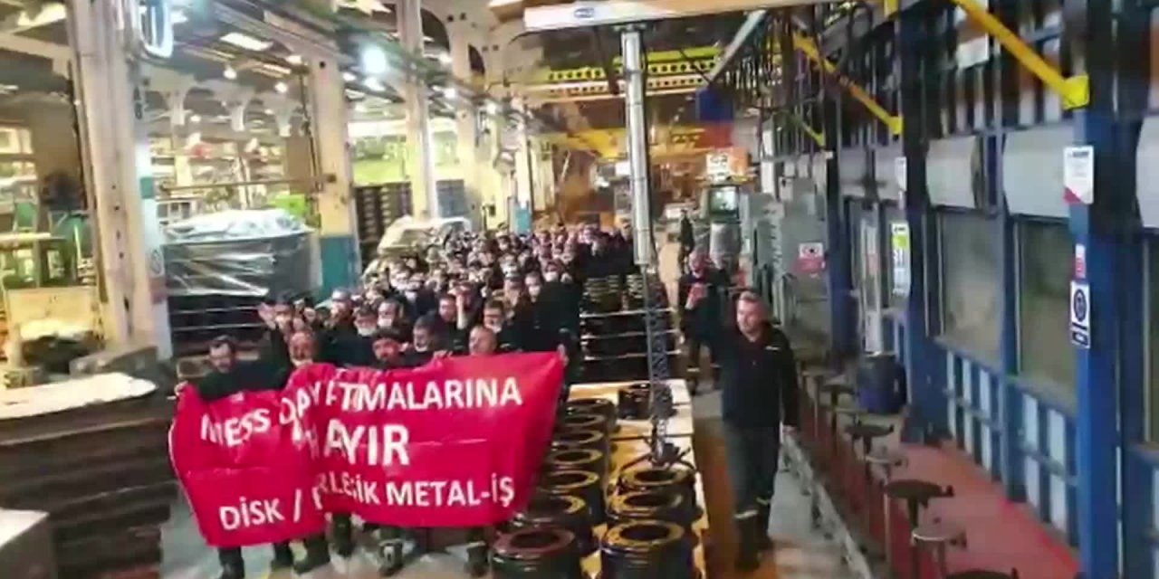 BİLECİK'TE VE ESKİŞEHİR'DE METAL İŞÇİLERİ FABRİKALARDAKİ EYLEMLERİNİ SÜRDÜRÜYOR