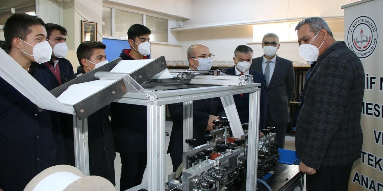 KAYSERİ ARİF MOLU ANADOLU LİSESİ, PİYASA FİYATININ YARISINA MASKE ÜRETEN 3. OKUL OLDU