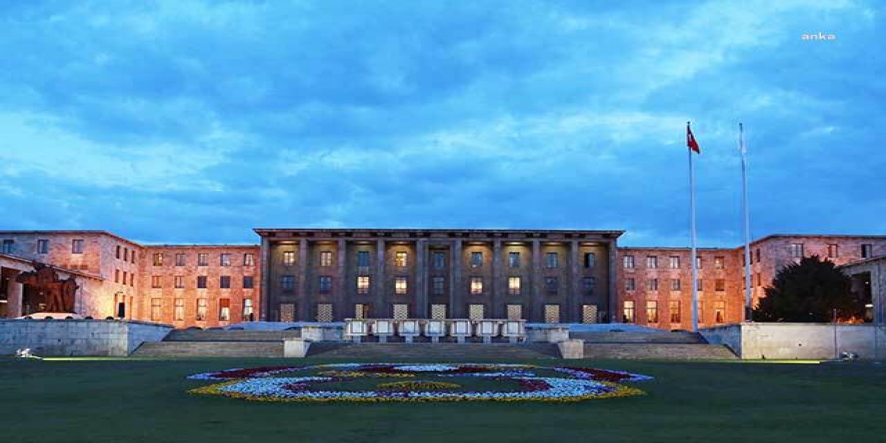 TBMM’DEN ÜMİT ÖZDAĞ'A BİLGİSAYAR YANITI: "TALEP ÜZERİNE DEĞİŞTİRİLMİŞTİR"