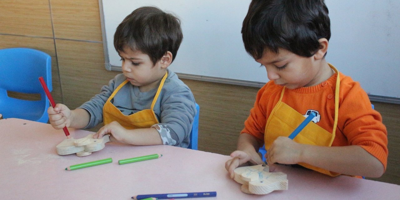 KARŞIYAKA’DA ÇOCUKLAR KENDİ OYUNCAKLARINI YAPIYOR