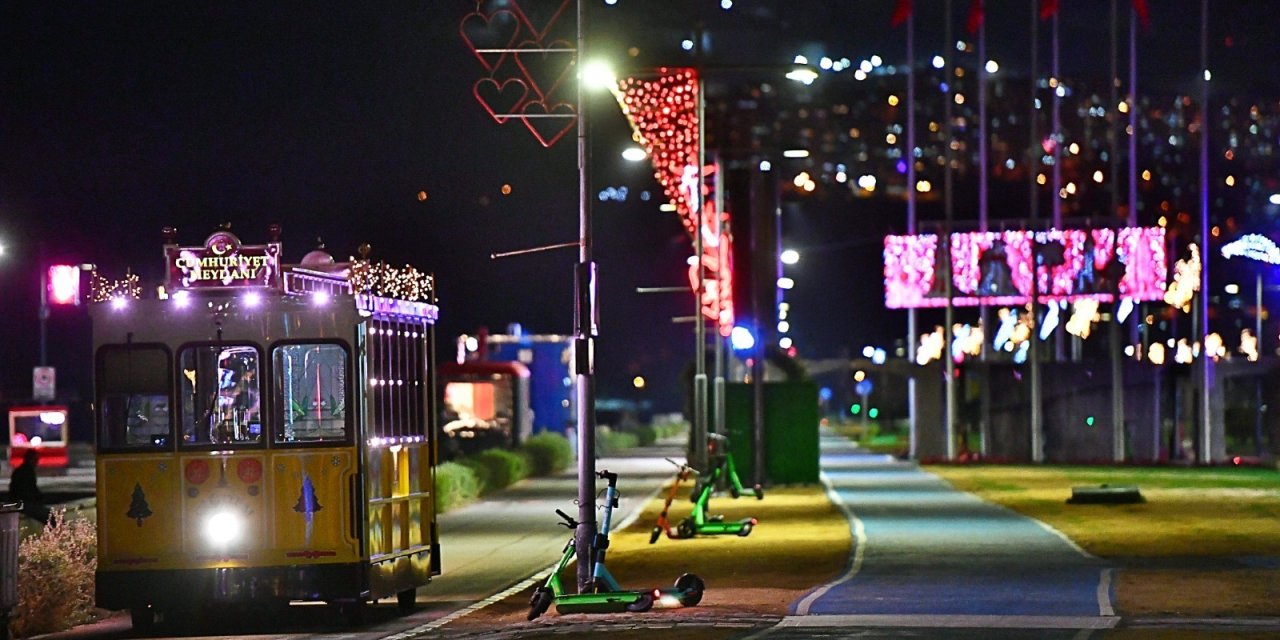 İZMİR YENİ YILA IŞIL IŞIL GİRİYOR