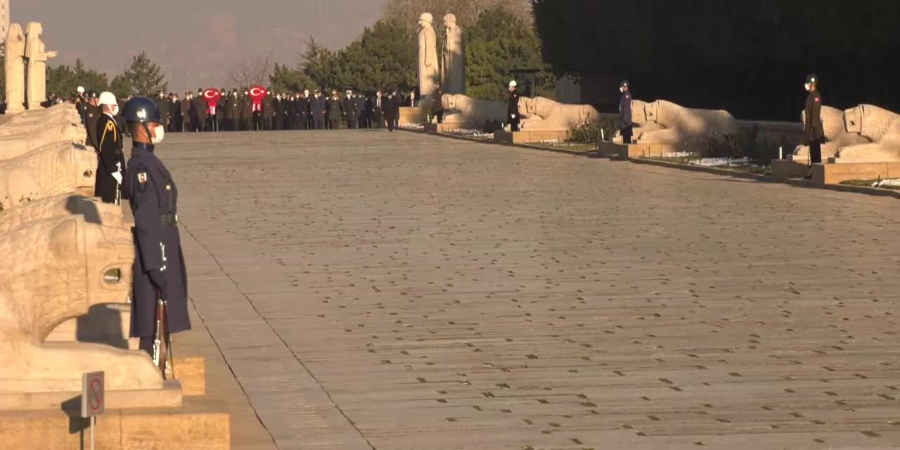 KILIÇDAROĞLU, İKİNCİ CUMHURBAŞKANI İSMET İNÖNÜ İÇİN ANITKABİR'DE DÜZENLENEN ANMA TÖRENİNE KATILDI