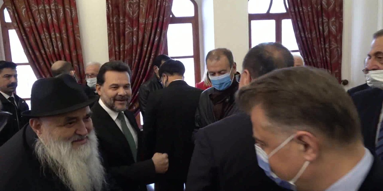 HATAY BÜYÜKŞEHİR BELEDİYE BAŞKANI SAVAŞ, NOEL SEVİNCİNE ORTAK OLDU