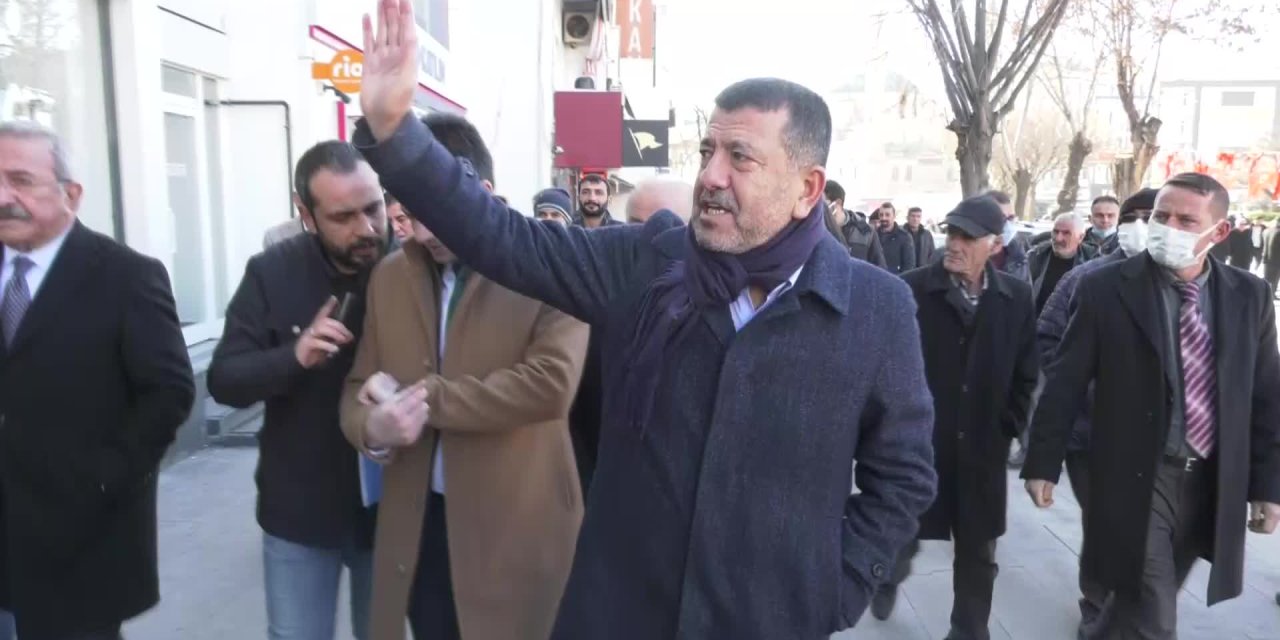 CHP’Lİ AĞBABA’NIN DİNLEDİĞİ AKSARAYLI EMEKLİ: “525 LİRA DOĞAL GAZ PARASI, 200 LİRA ELEKTRİK. NE YİYİP NE İÇECEKSİN?”