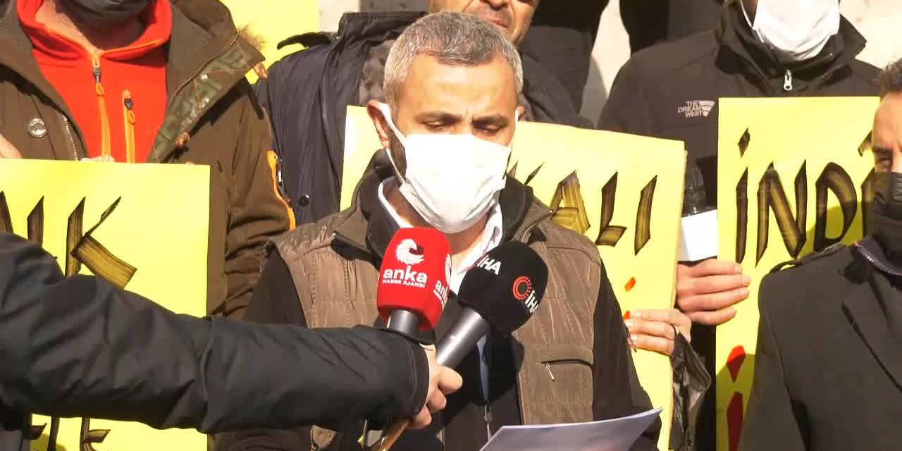 BAKKALLARDAN ZİNCİR MARKET PROTESTOSU: “SÖZDE MAHALLENİN MUHTARIYIZ, BEKÇİSİYİZ. BÜYÜK MARKETLERE BİZİ EZDİRİYORLAR”