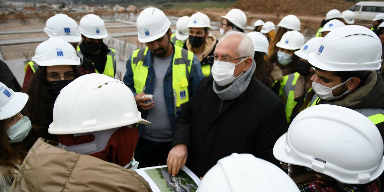 BAŞKAN SELVİTOPU, MÜHENDİS ADAYLARI İLE ŞANTİYEDE BULUŞTU