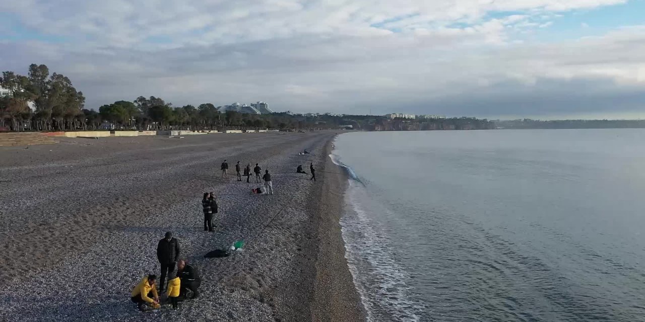 KONYAALTI’NDA BALON BALIĞI AVLAMA YARIŞMASI