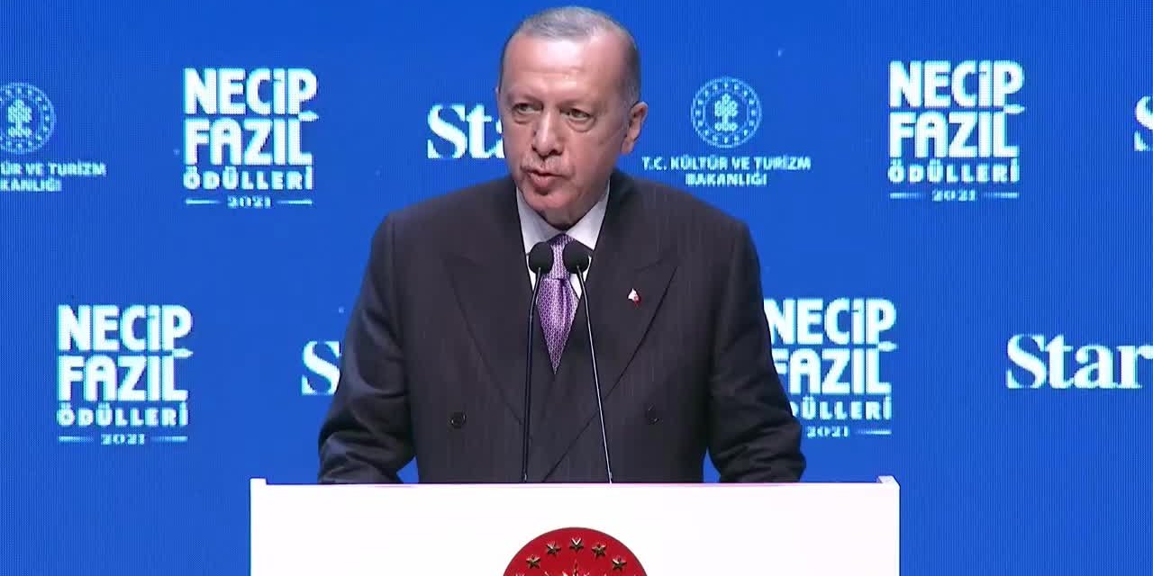 ERDOĞAN: “NECİP FAZIL ÖDÜLLERİ, FİKİR VE SANAT DÜNYAMIZIN ZORBALARINA KARŞI AÇILMIŞ BİR BAYRAKTIR”