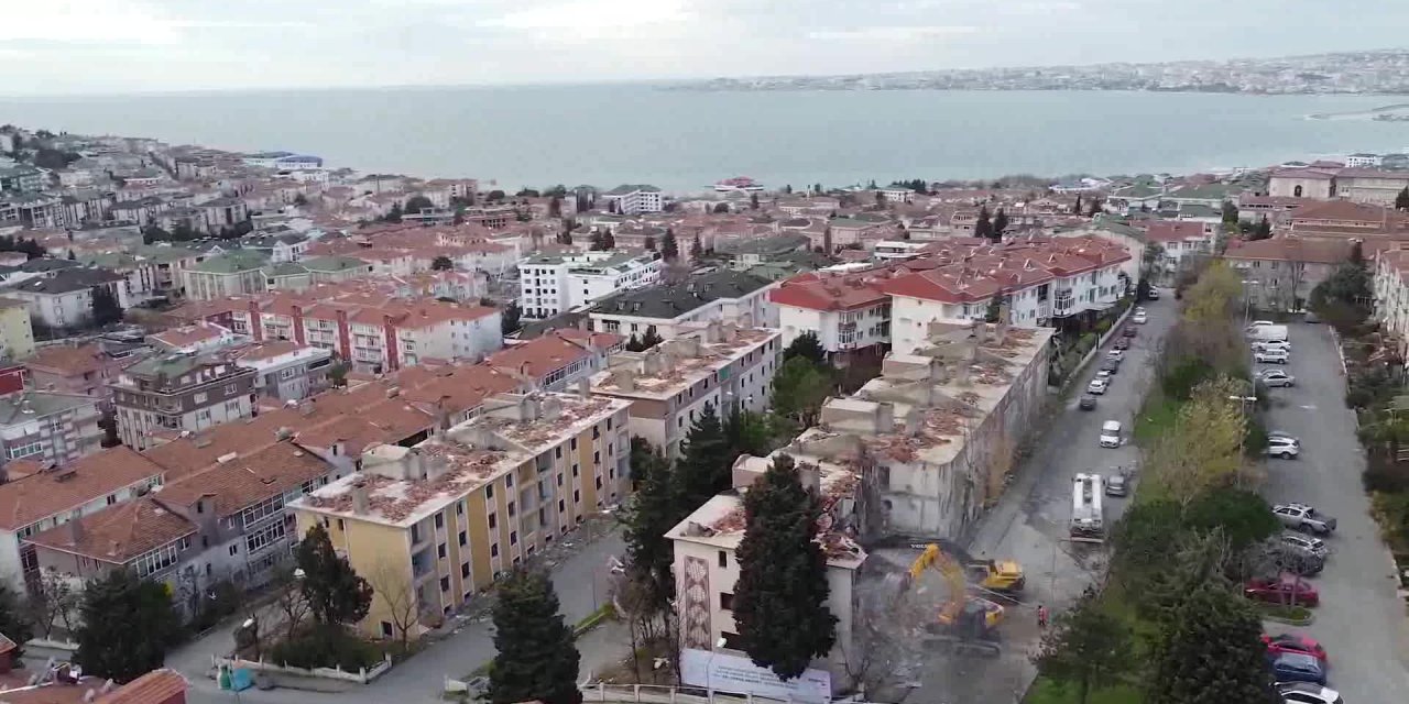 BÜYÜKÇEKMECE’DE 61 AİLENİN DAHA DEPREM KABUSU SON BULDU