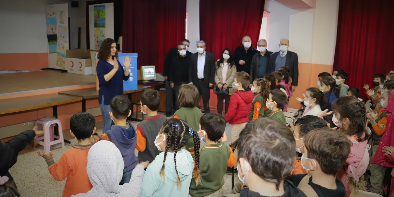 ÖDEMİŞ'TE ÖĞRENCİLERE GERİ DÖNÜŞÜM EĞİTİMİ