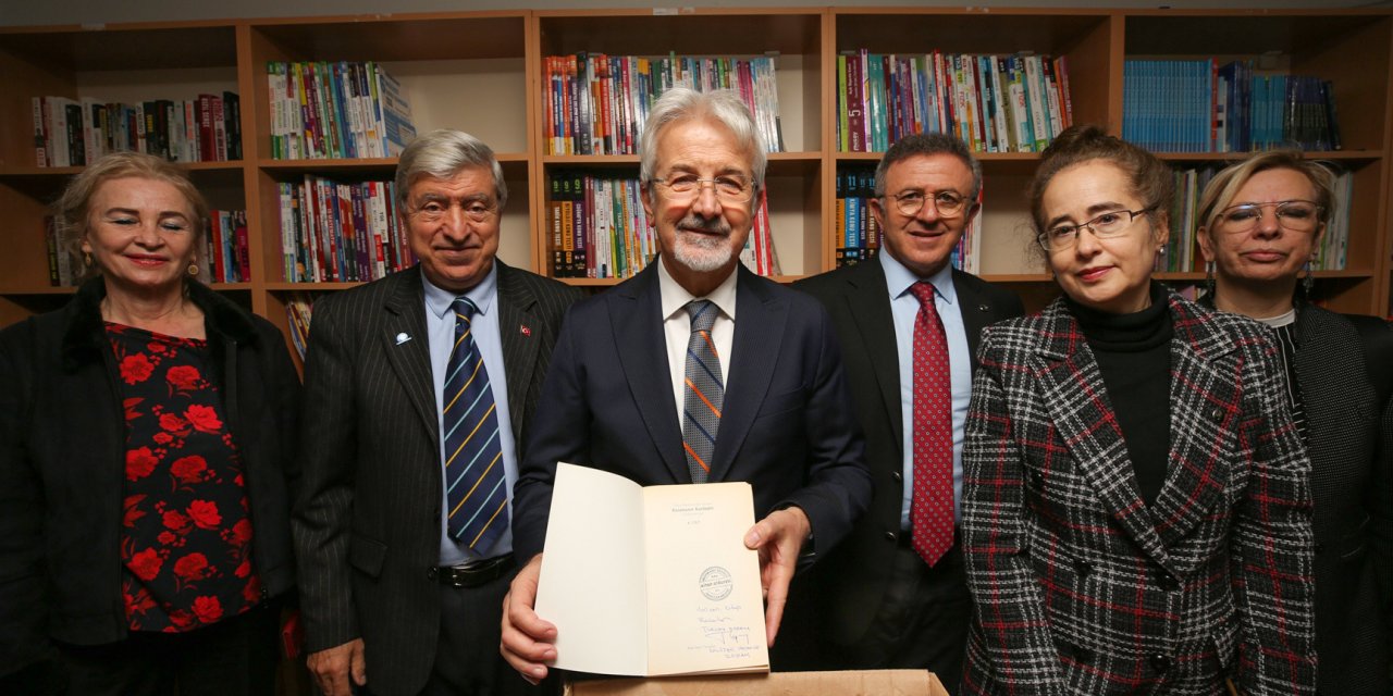 NİLÜFER KENT KONSEYİ EMEKLİLER MECLİSİ’NDE 100 BİNİNCİ KİTAP GURURU