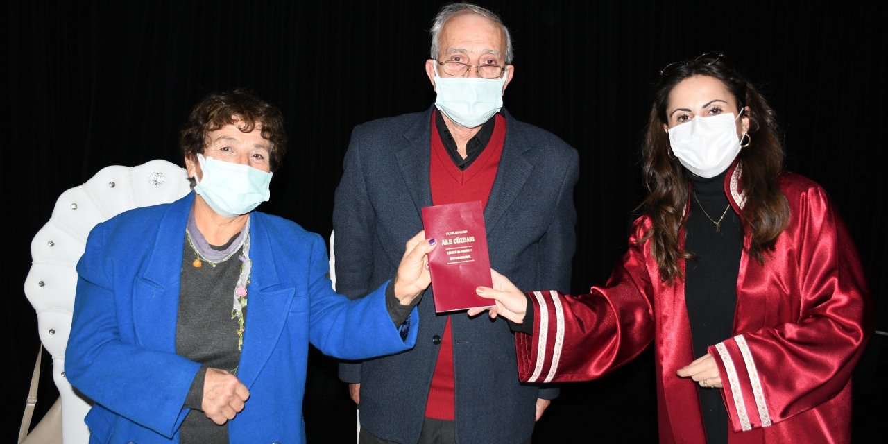 KUŞADASI’NDA BİR YILDA 905 ÇİFT MUTLULUĞA İMZA ATTI