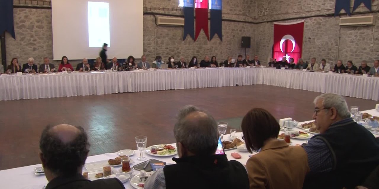 SOYER: İZMİR'DE KENTSEL DÖNÜŞÜM ÇALIŞMALARI 2022'YE DAMGASINI VURACAK