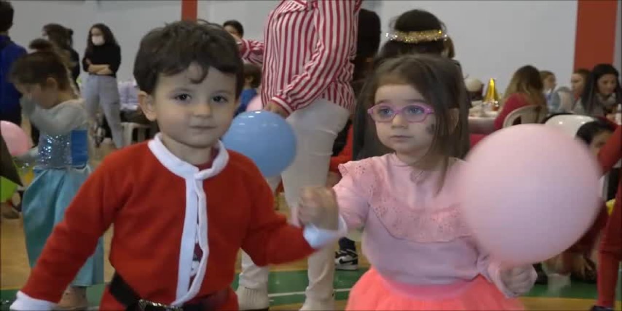 BALÇOVA BELEDİYESİ'NDEN MİNİKLERE YENİ YIL EĞLENCESİ