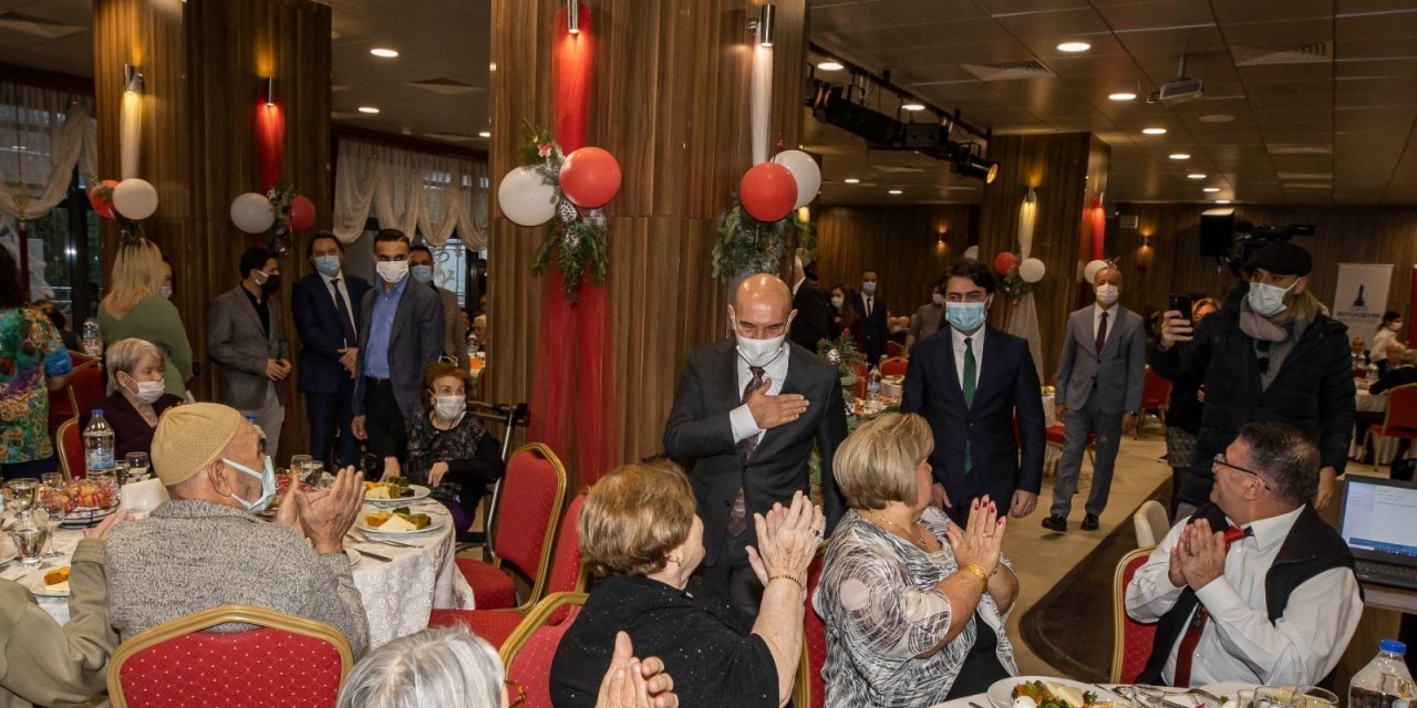 BAŞKAN SOYER HUZUREVİ SAKİNLERİNİN YENİ YILINI KUTLADI