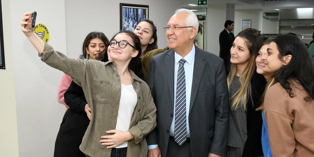 BAŞKAN SELVİTOPU, ÖĞRENCİLERİN YENİ YILINI KUTLADI