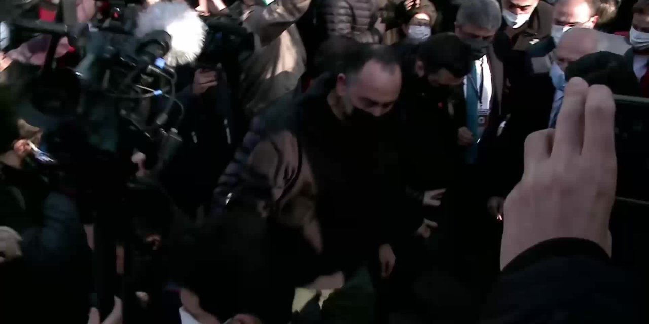 KILIÇDAROĞLU, MEB ÖNÜNDE: BU ŞEYTANLARLA HESAPLAŞMAK BOYNUMUN BORCUDUR