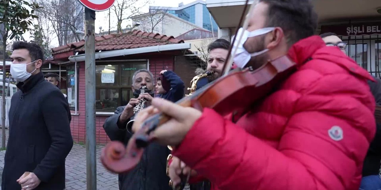 ŞİŞLİ’DE YENİ YIL BÜYÜK BİR COŞKUYLA BAŞLIYOR