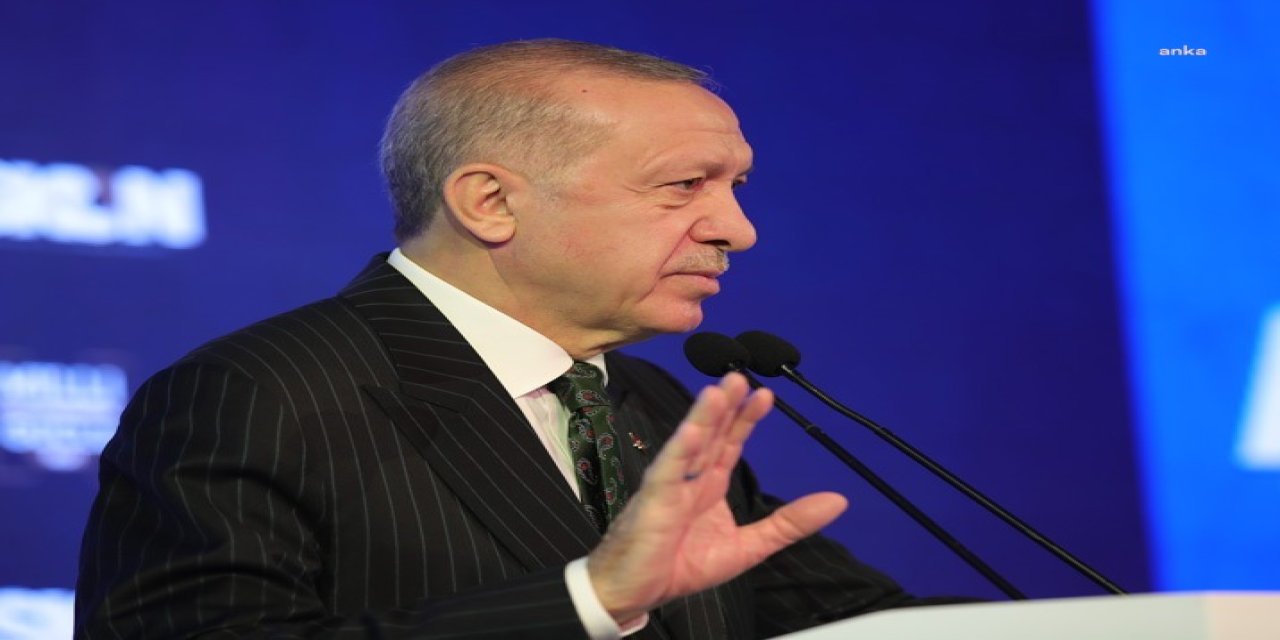 ERDOĞAN: İKİ KALEM BENİ ÇOK ETKİLEMİŞTİR. BİR NECİP FAZIL KISAKÜREK, İKİ HASAN KARAKAYA