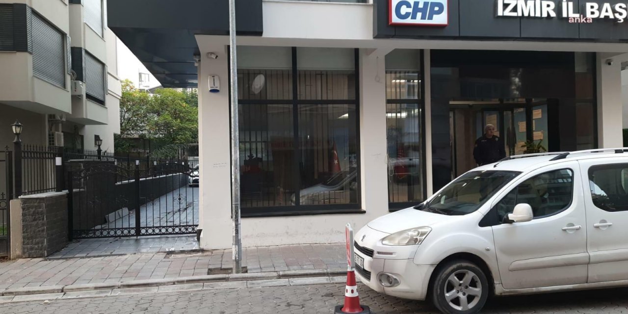 CHP BİNASINA IRKÇI YAZI