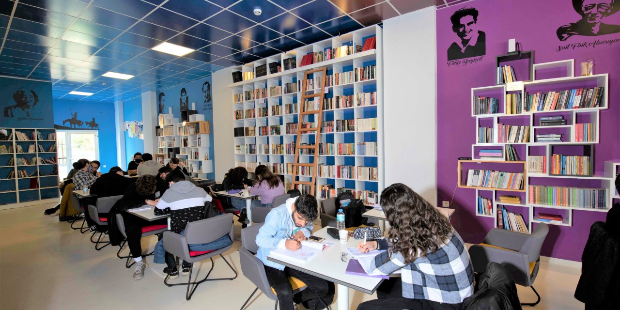 EFELER’DE 2022’NİN İLK HİZMETİ KİTAP KAFE