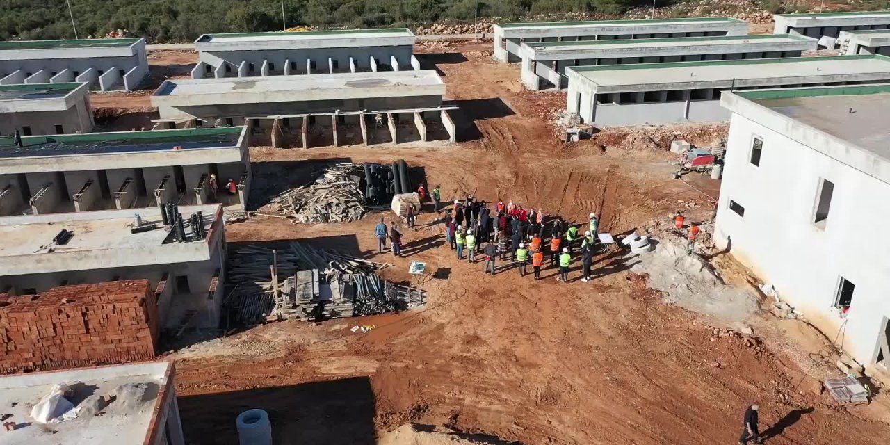 ANTALYA BÜYÜKŞEHİR BELEDİYE BAŞKANI BÖCEK SOKAK HAYVANLARI BAKIM EVİ’Nİ GEZDİ