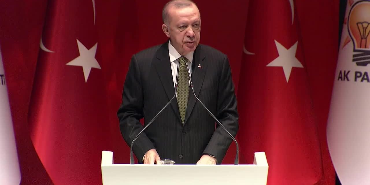 ERDOĞAN: "15 TEMMUZ'DA SOKAĞA DÖKÜLENLERE MİLLET NASIL DERSİNİ VERDİYSE SİZ DE DÖKÜLÜN, SİZ DE AYNI DERSİ ALIRSINIZ"