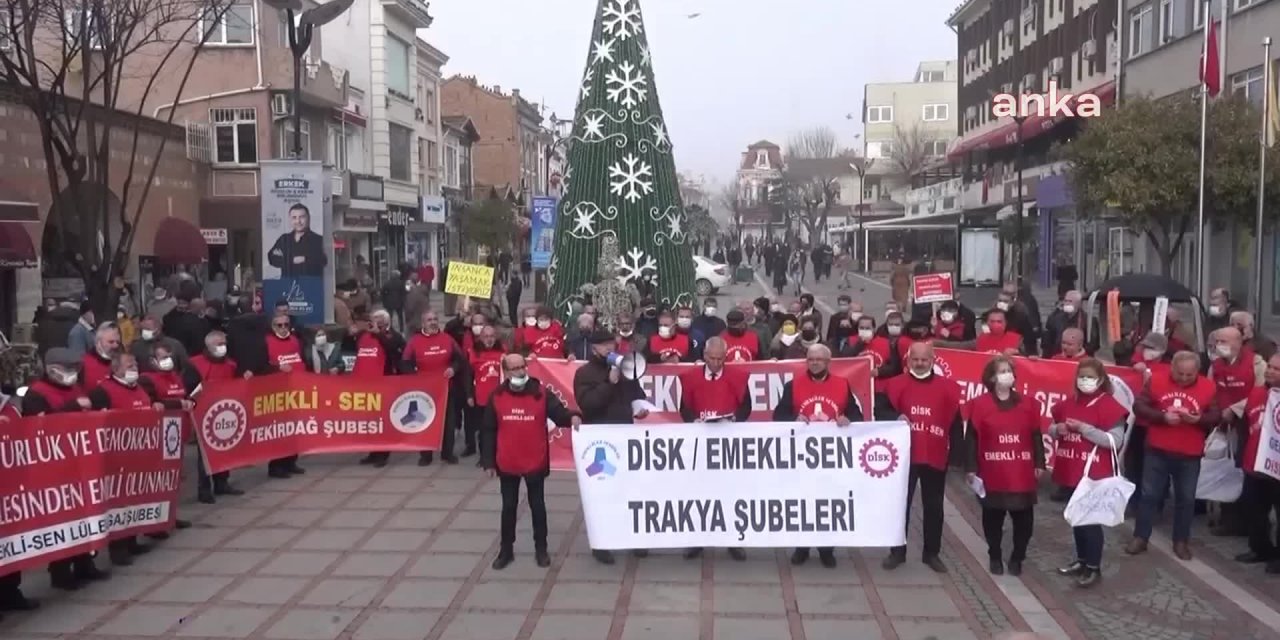 "YILBAŞINDA ÇÖPÜN İÇİNDEN ALDIĞIM MANDALİNA İLE EKMEK YEDİM"