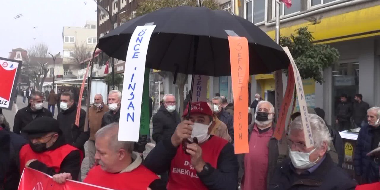 EDİRNELİ EMEKLİLER ZAMLARI, FATURA YAKARAK PROTESTO ETTİ