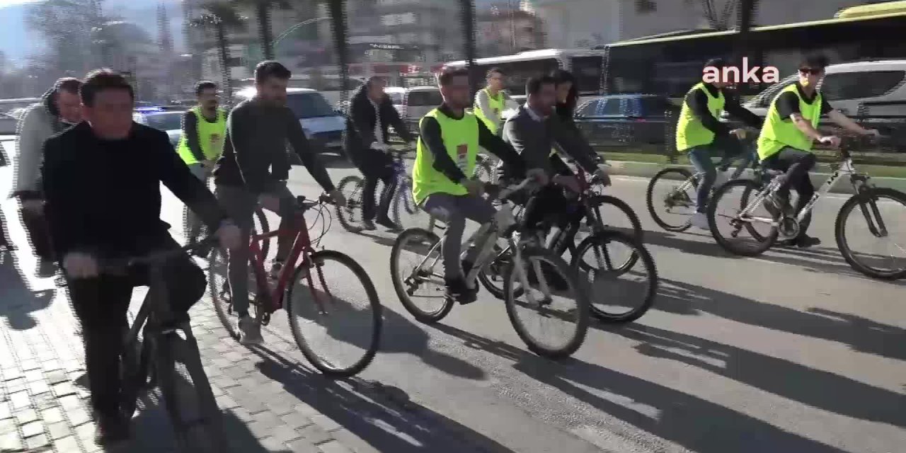 BURSA’DA CHP’DEN ULAŞIM ZAMMINA BİSİKLETLİ PROTESTO: “ULAŞIM YAPILAN ZAMLARLA LÜKS HALE GELDİ”
