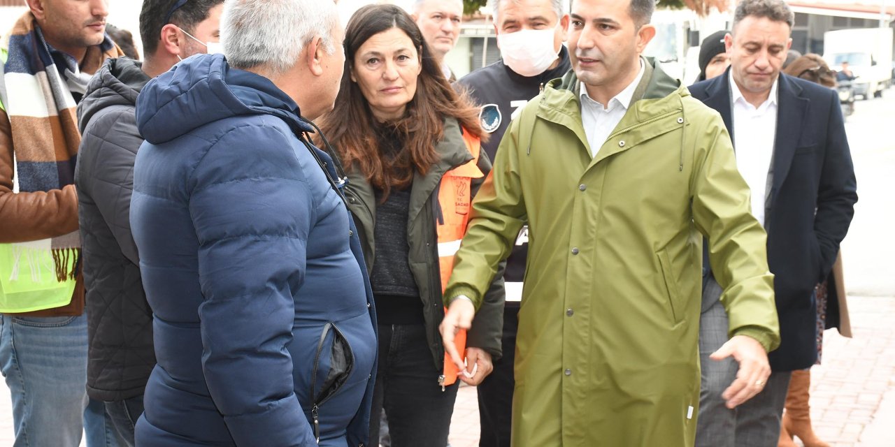 KUŞADASI BELEDİYESİ'NİN "GRAND VE ORİENT BAZAAR SOKAK SAĞLIKLAŞTIRMA" PROJESİNDE İLK KAZMA VURULDU