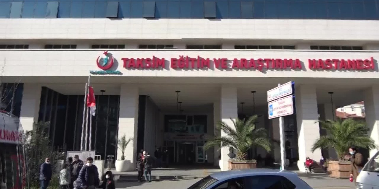 KORONAVİRÜS TESTİ YAPTIRMAK İSTEYENLER HASTANE ÖNLERİNDE UZUN KUYRUKLAR OLUŞTURDU