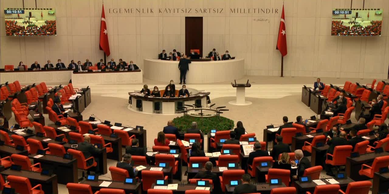 TUTDERE: "SARAY ULUSLARARASI ŞİRKETLERE VERDİĞİ SÖZÜ TUTMANIN MUTLULUĞUNU YAŞARKEN YÜZ BİNLERCE TÜTÜNCÜ İŞİNİ KAYBETTİ"