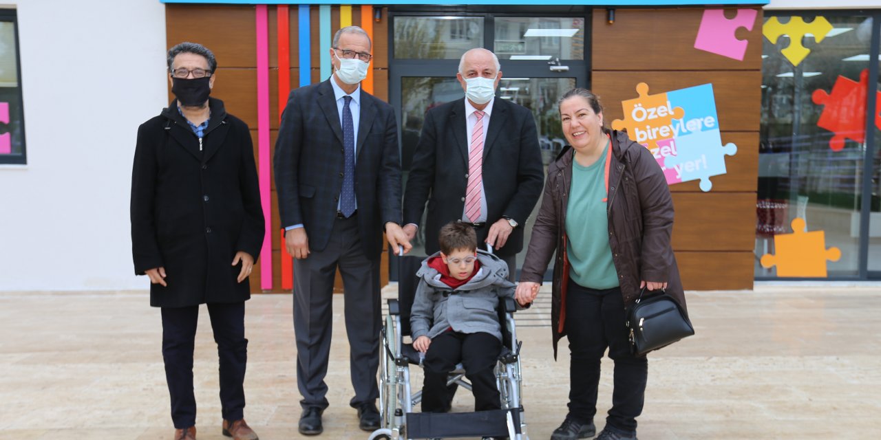 EFELER BELEDİYE BAŞKANI ATAY’DAN MİNİK ATA’YI SEVİNDİREN HEDİYE