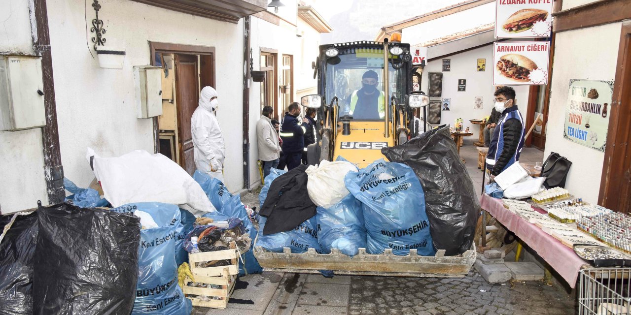 ANKARA BÜYÜKŞEHİR, TARİHİ MEKANLARDA ÇEVRE KİRLİLİĞİNE GEÇİT VERMİYOR