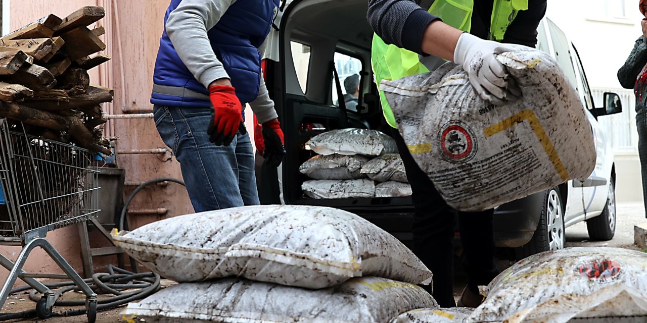 ANTALYA'DA KARA KIŞTA İHTİYAÇ SAHİPLERİNİN EVLERİ SICACIK OLACAK