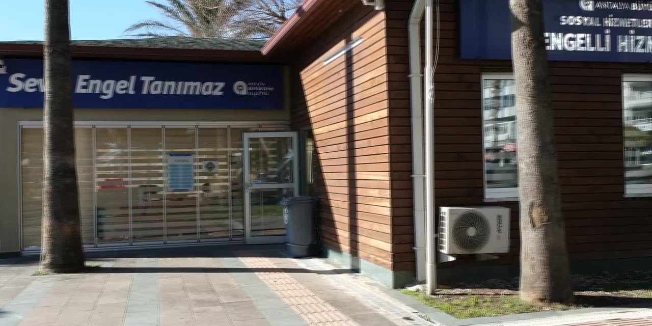 ANTALYA BÜYÜKŞEHİR'İN SESLİ KÜTÜPHANESİNDE BİLGİ VE KİTABA ENGEL YOK