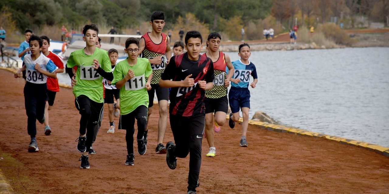 KUŞADASI OKULLARARASI KROS ŞAMPİYONASI’NA EV SAHİPLİĞİ YAPTI